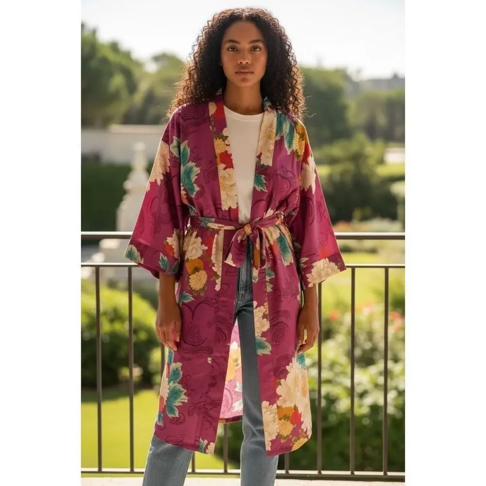 Natori floral midi wrap robe with kimono sleeves, women’s size M